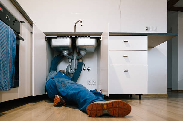 Professional Emergency Plumber technician working in Harrisburg, AR